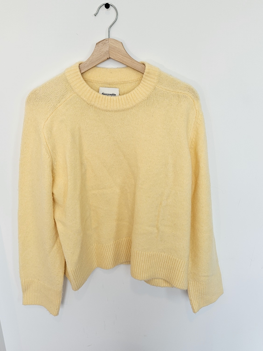 Abercrombie & Fitch Women's Light Yellow Crewneck Sweater